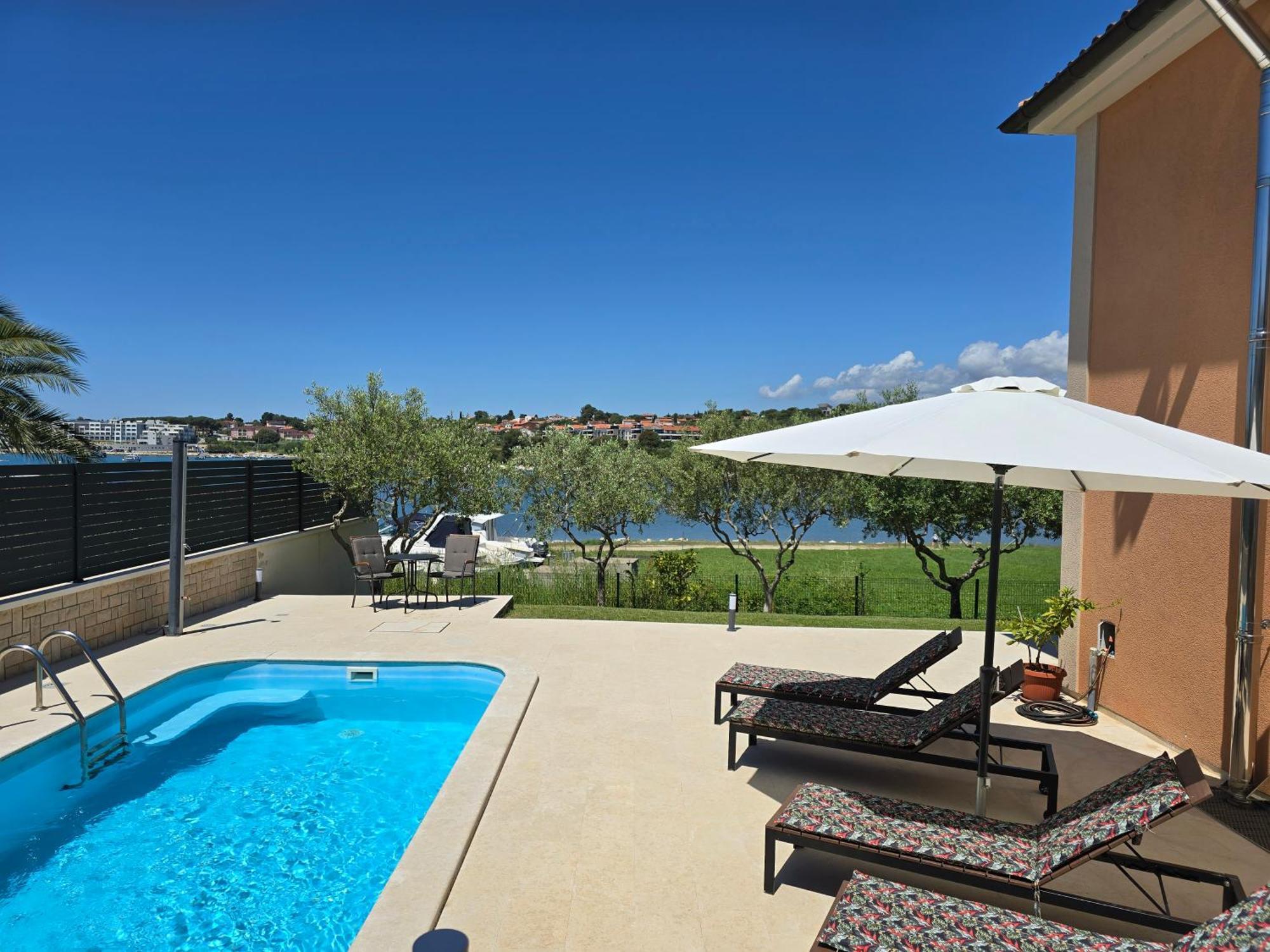 Olive Garden, Apartment With A Private Pool Banjole Bagian luar foto