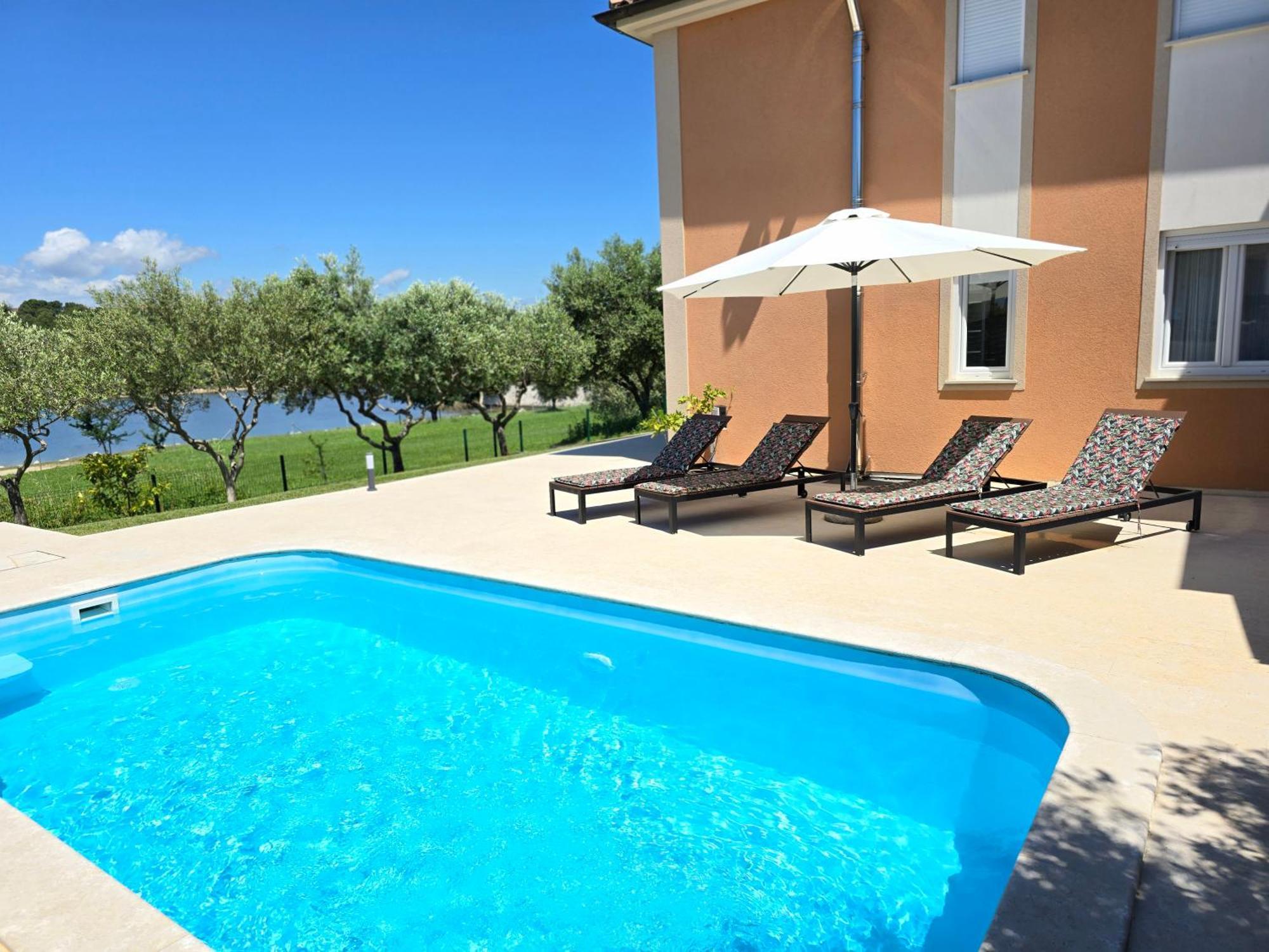 Olive Garden, Apartment With A Private Pool Banjole Bagian luar foto
